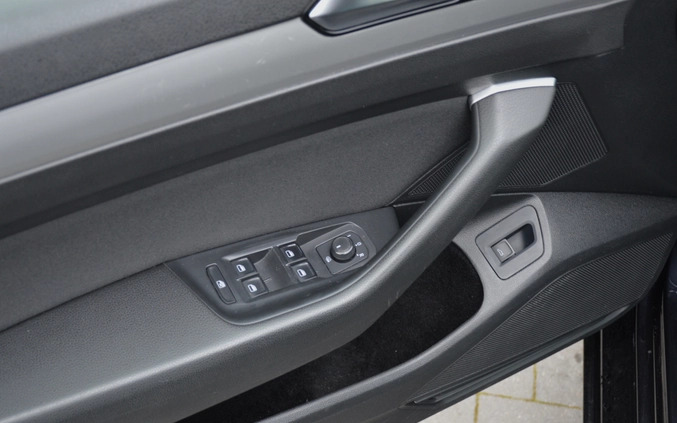 Volkswagen Passat cena 56800 przebieg: 262332, rok produkcji 2015 z Mirosławiec małe 781